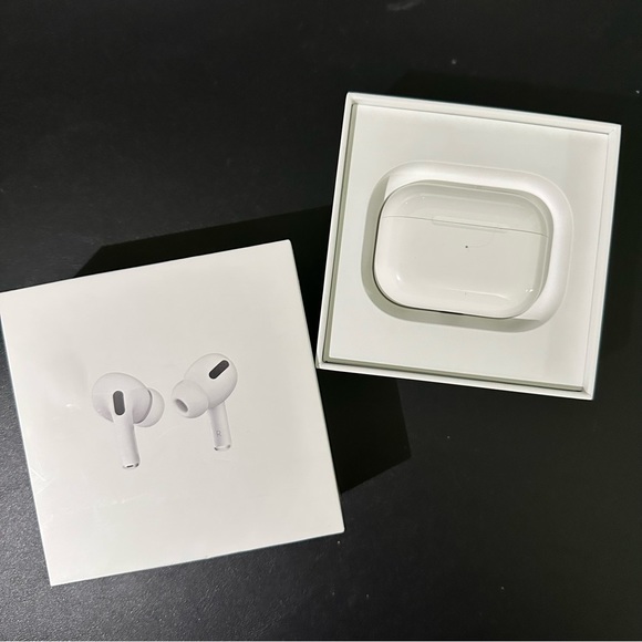 Apple AirPods Pro 1st generation - Picture 1 of 4